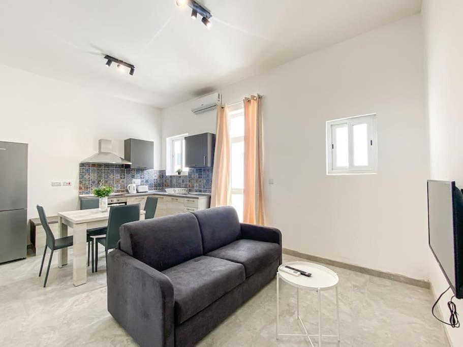 Apartment Ocean Breeze 8 - Sliema Strand,